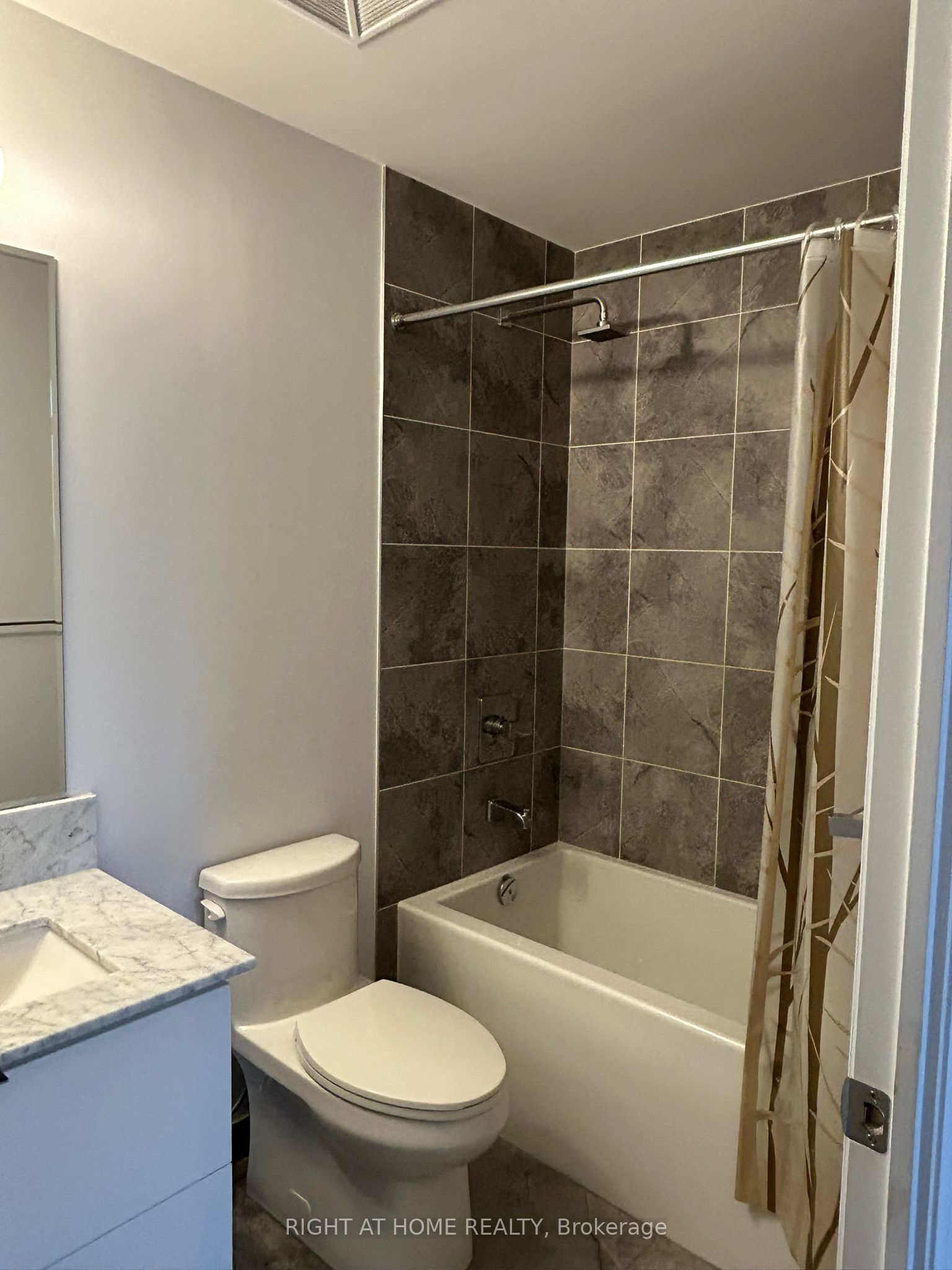 36 Elm Drive 202 Property Photo 17