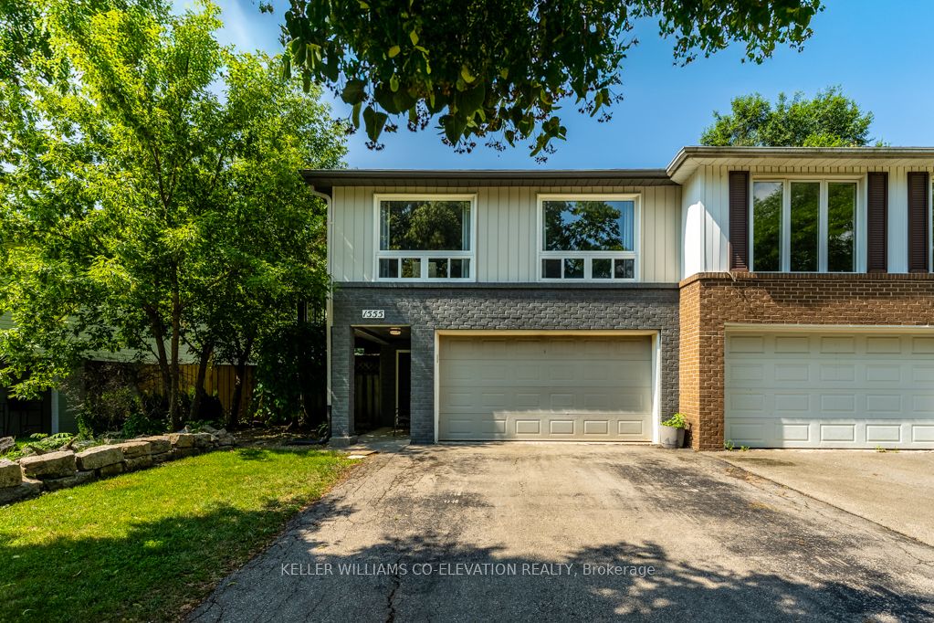 1555 Newlands Crescent Property Photo 1