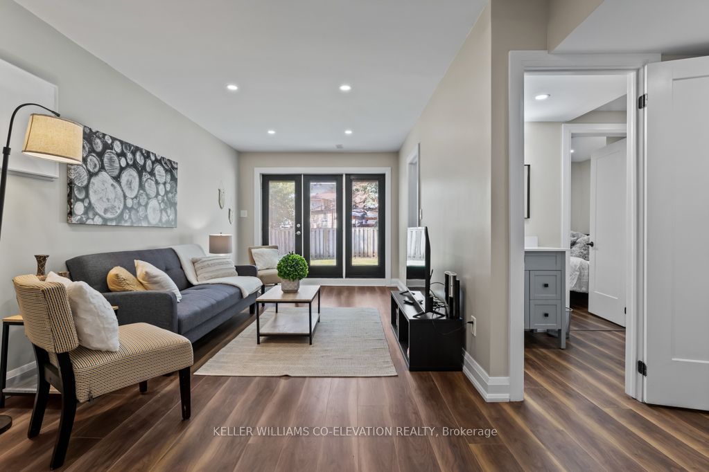 1555 Newlands Crescent Property Photo 5