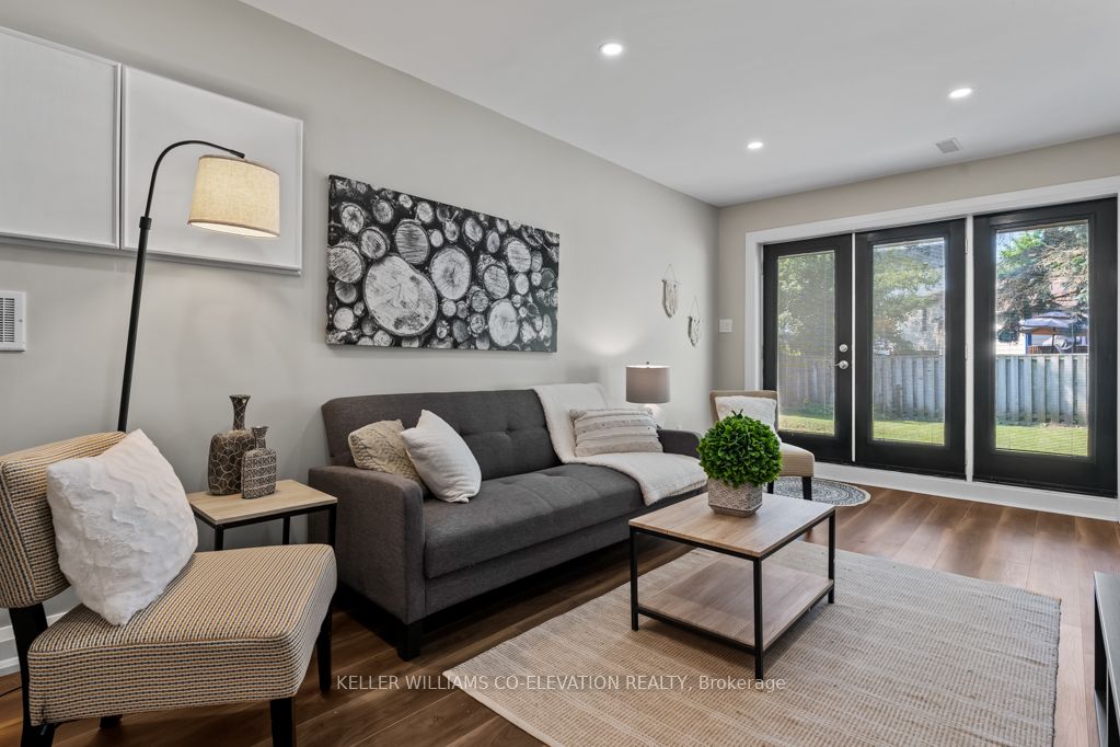 1555 Newlands Crescent Property Photo 6