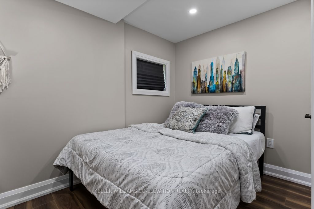 1555 Newlands Crescent Property Photo 8