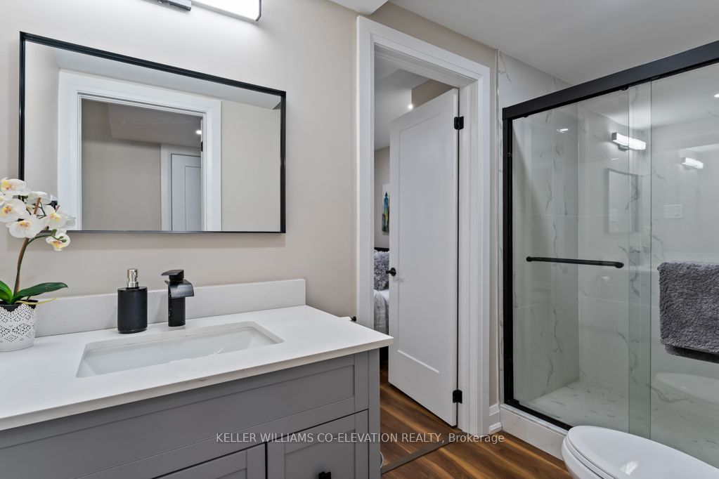 1555 Newlands Crescent Property Photo 10