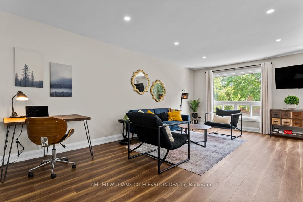 1555 Newlands Crescent Property Photo 12