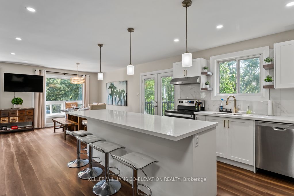 1555 Newlands Crescent Property Photo 17