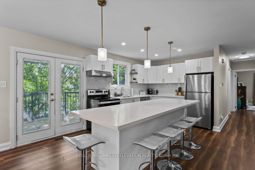 1555 Newlands Crescent Property Photo 18