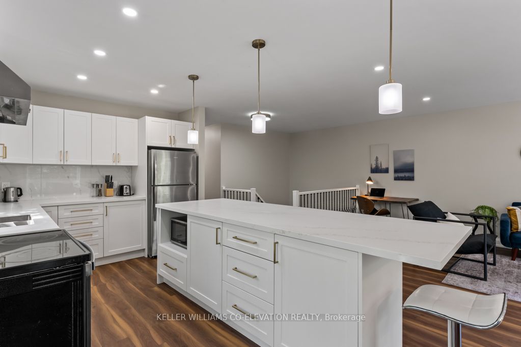 1555 Newlands Crescent Property Photo 20