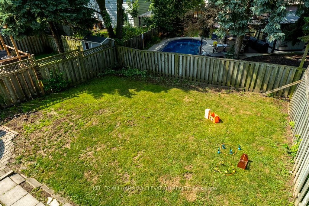 1555 Newlands Crescent Property Photo 24