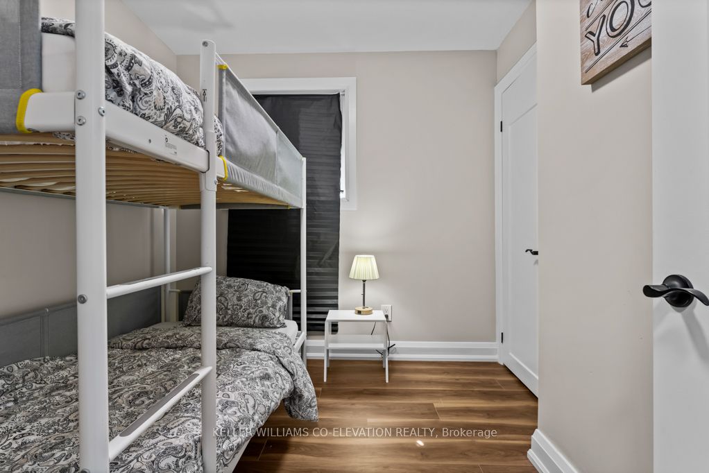 1555 Newlands Crescent Property Photo 26