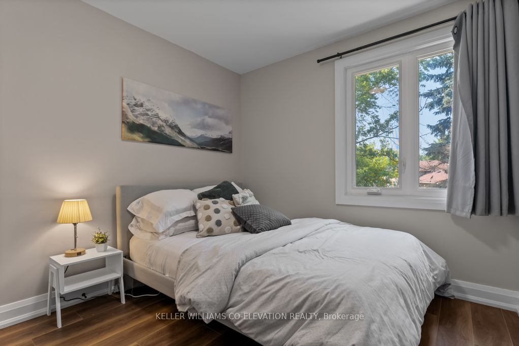 1555 Newlands Crescent Property Photo 27