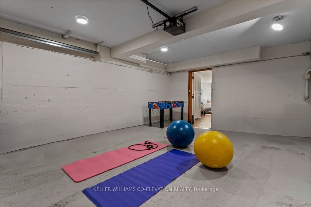 1555 Newlands Crescent Property Photo 30