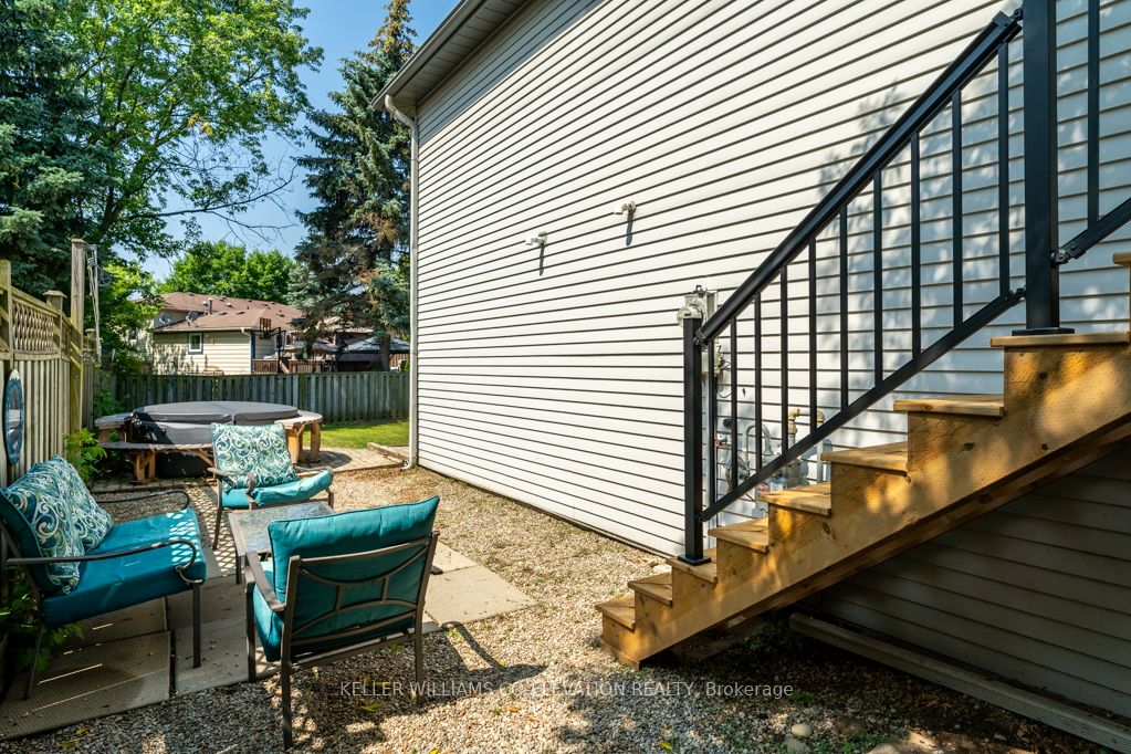 1555 Newlands Crescent Property Photo 32