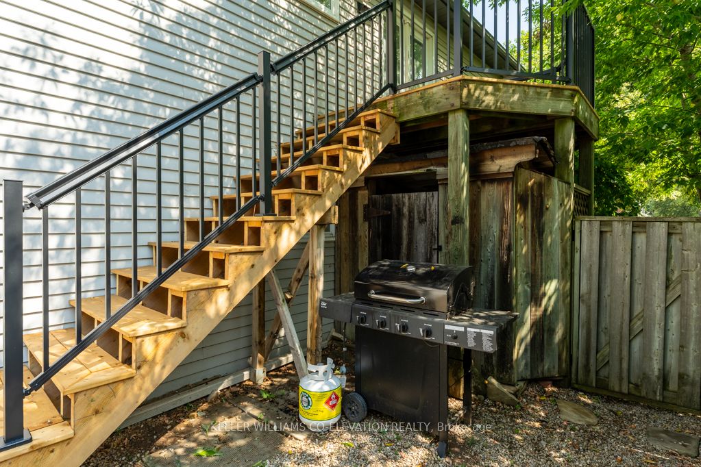 1555 Newlands Crescent Property Photo 33