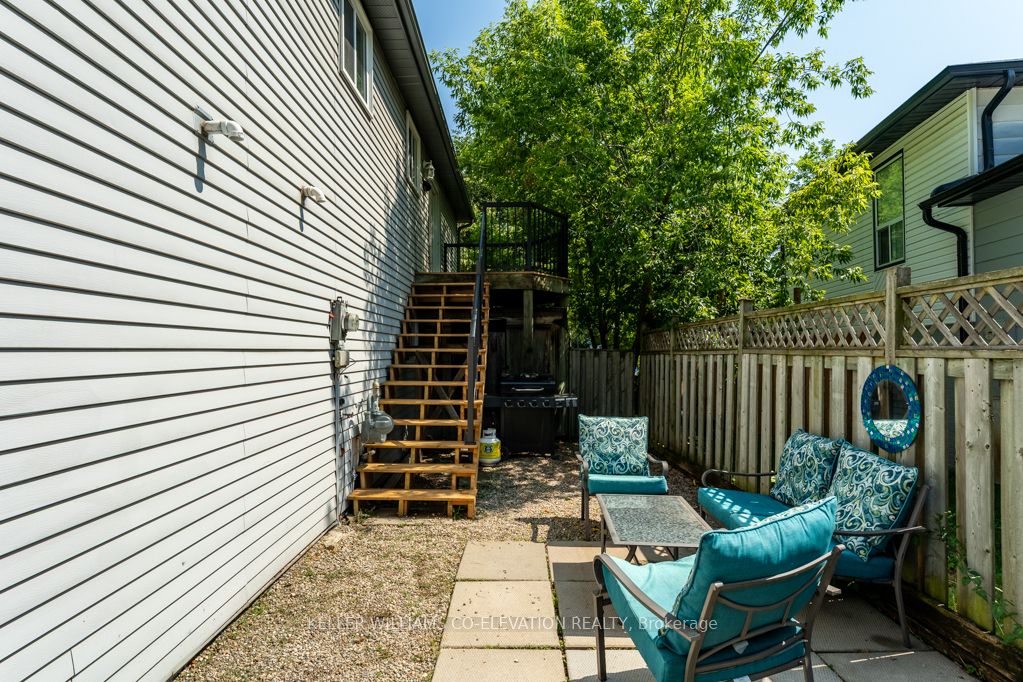 1555 Newlands Crescent Property Photo 34