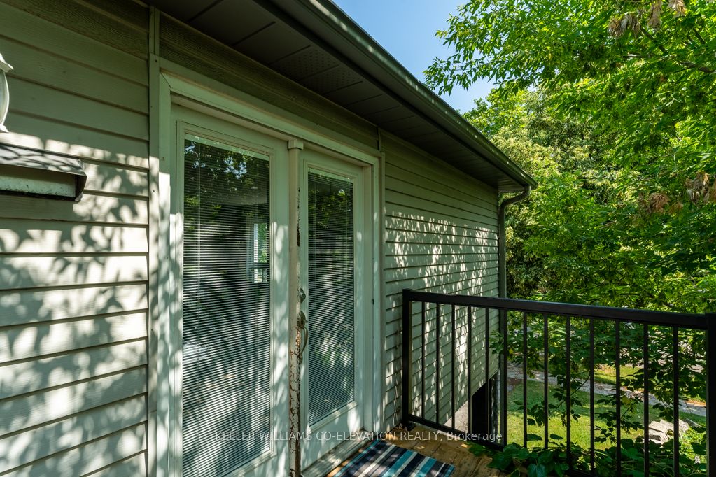 1555 Newlands Crescent Property Photo 35