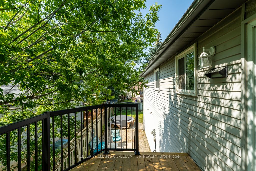 1555 Newlands Crescent Property Photo 36