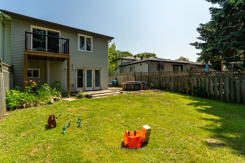 1555 Newlands Crescent Property Photo 42