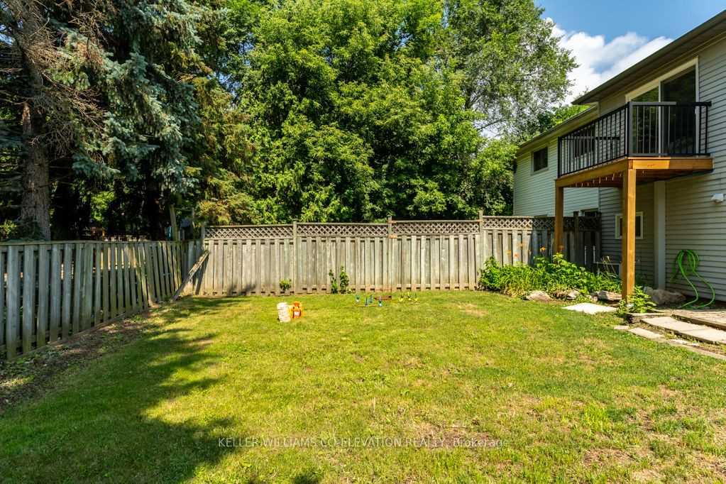 1555 Newlands Crescent Property Photo 45