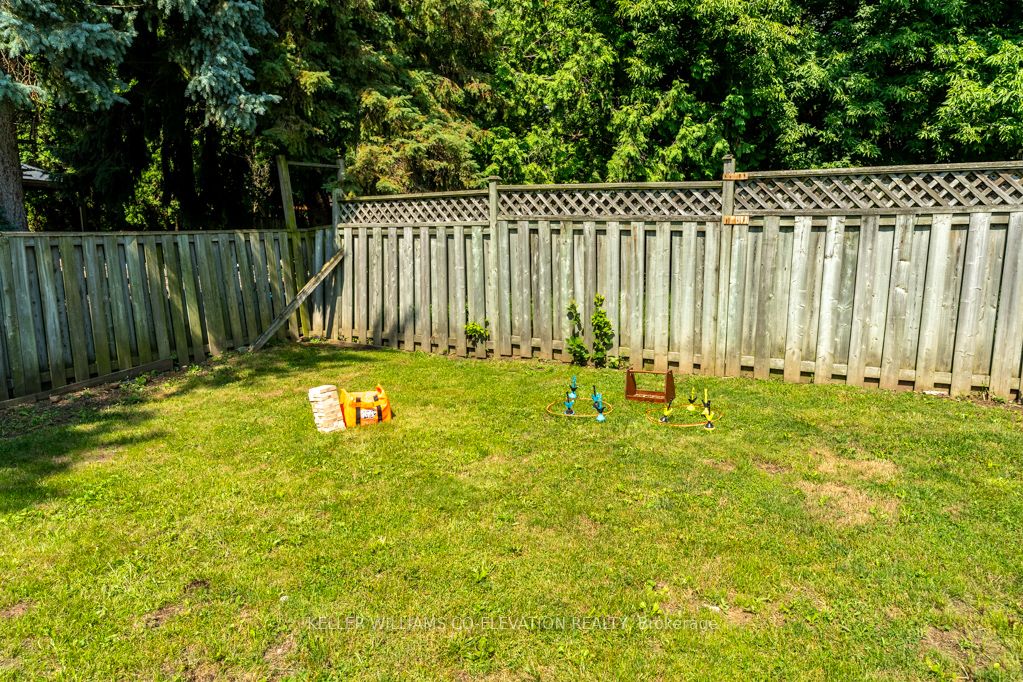 1555 Newlands Crescent Property Photo 46