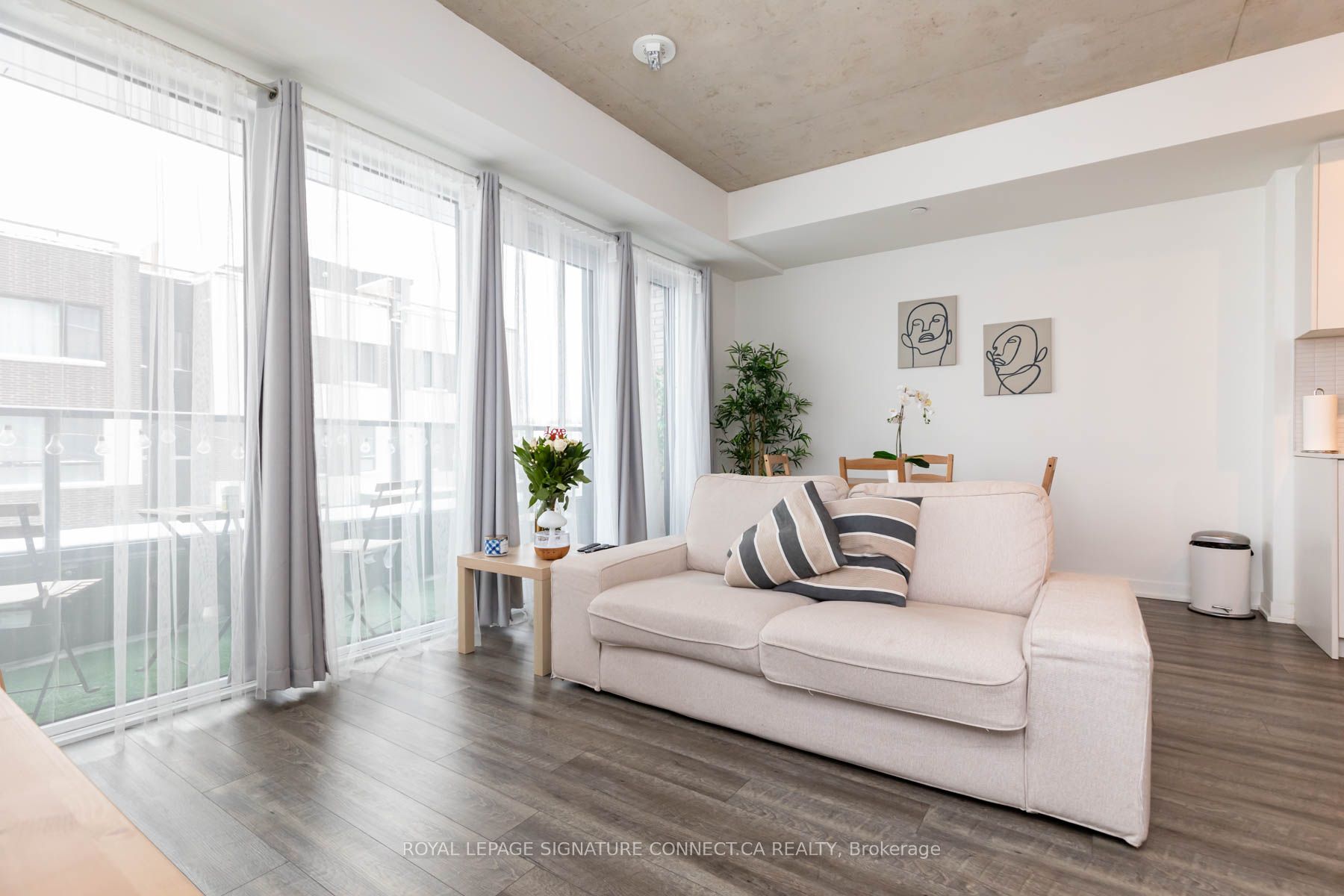 1808 St Clair Avenue W 219 Property Photo 4