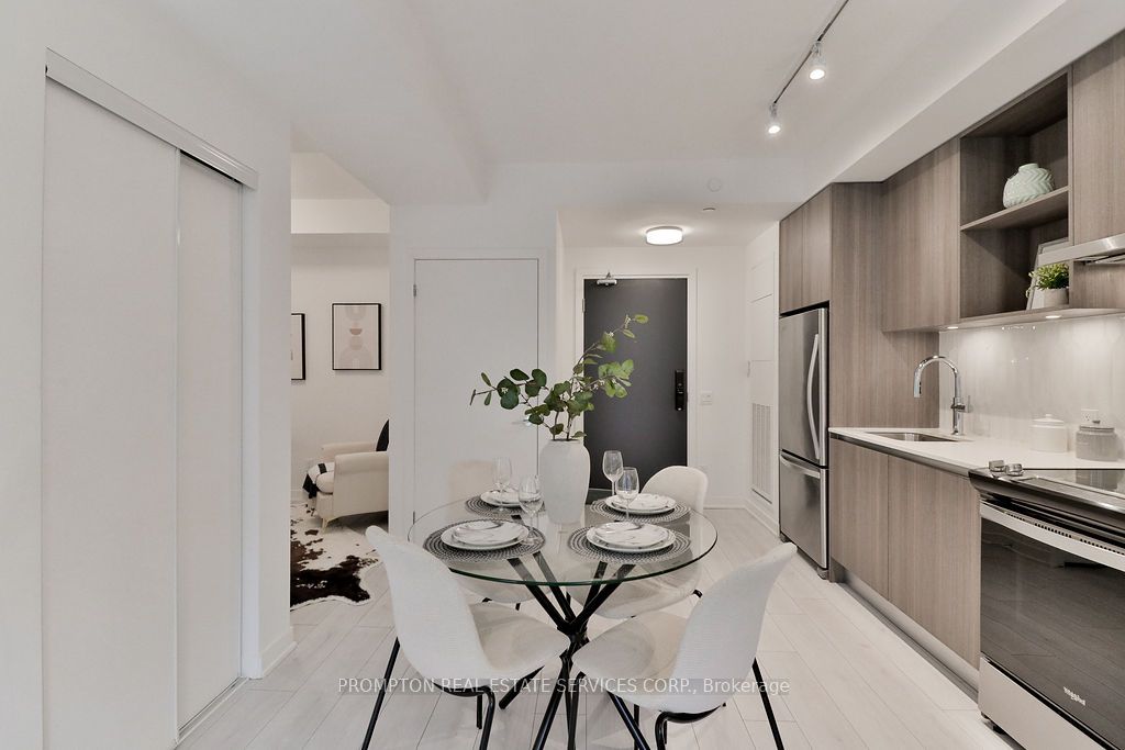 405 Dundas Street W 715 Property Photo 7