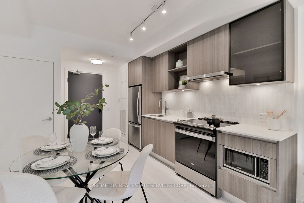 405 Dundas Street W 715 Property Photo 8