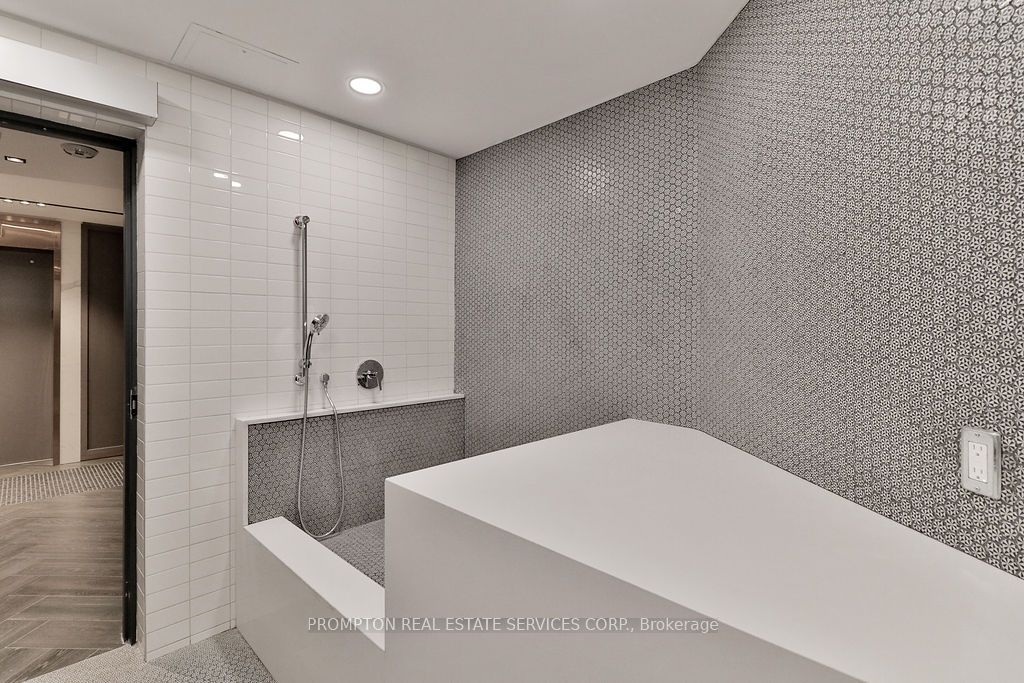 405 Dundas Street W 715 Property Photo 23