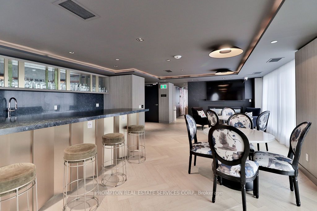 405 Dundas Street W 715 Property Photo 26