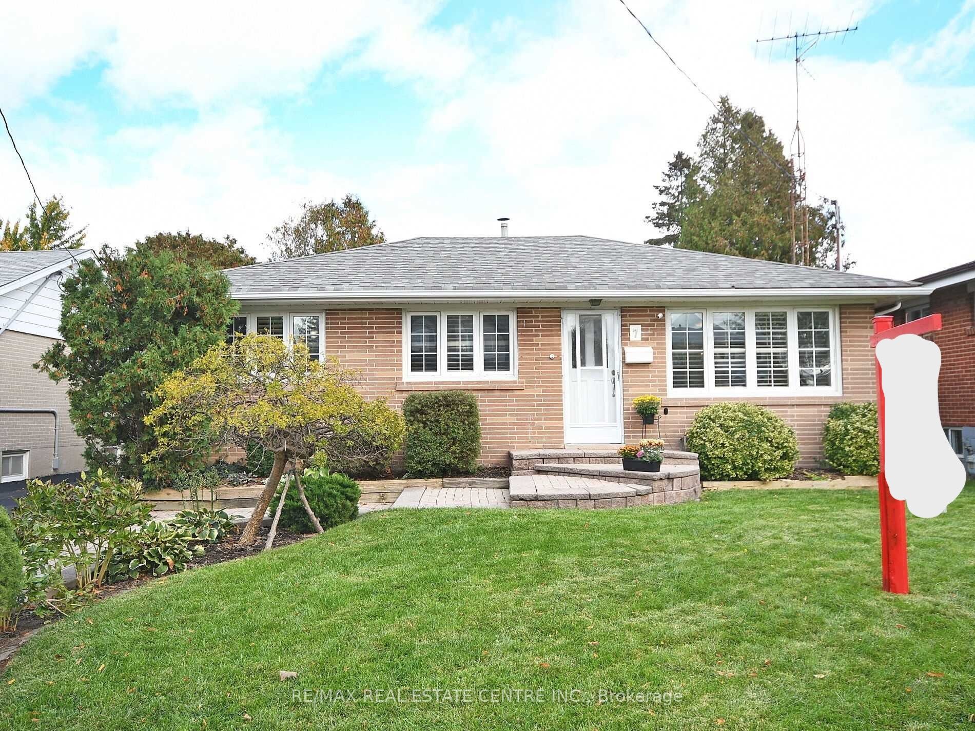 7 Lesbury Ave Property Photo 1