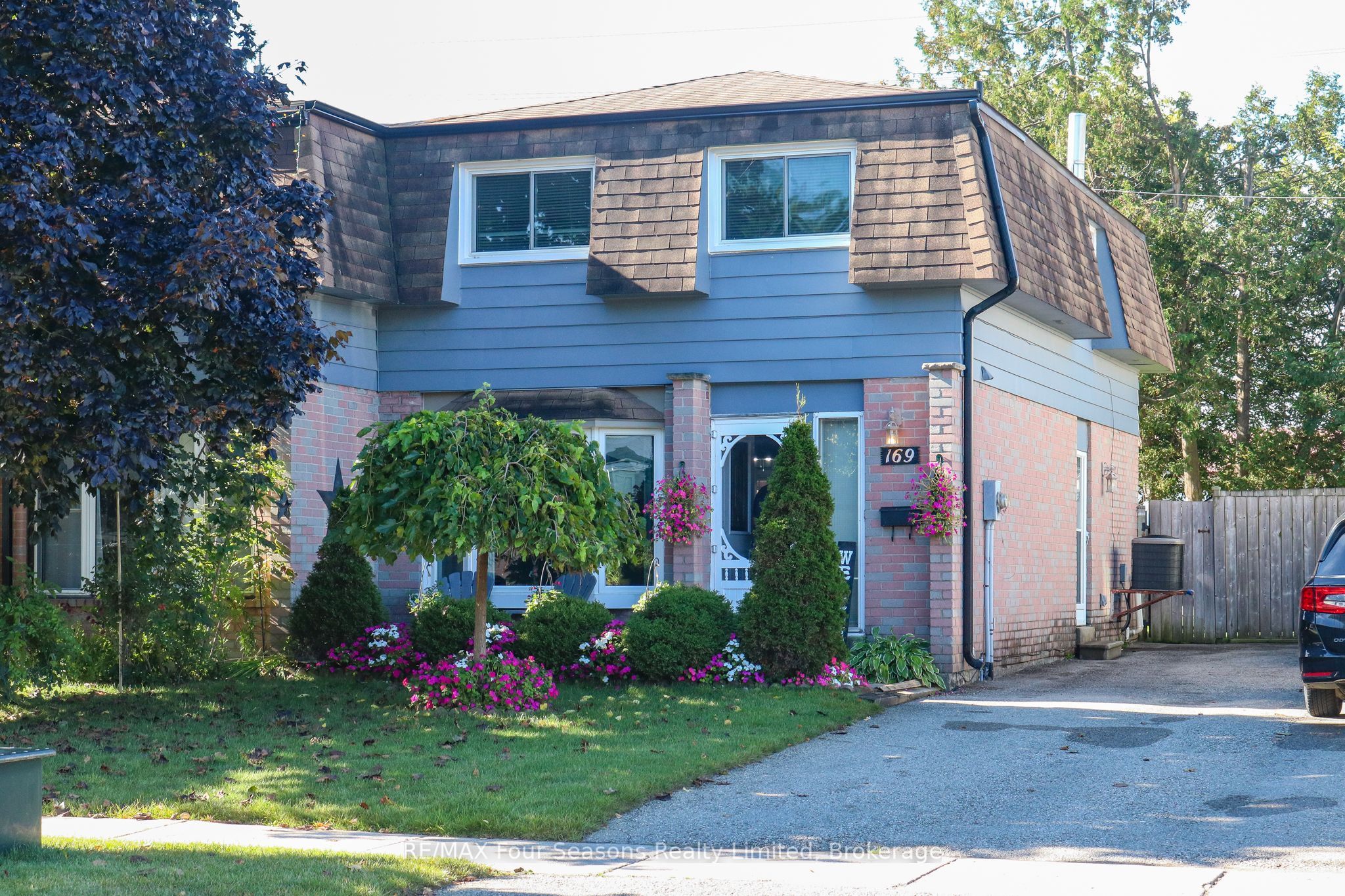 169 Burbank Crescent Property Photo 1