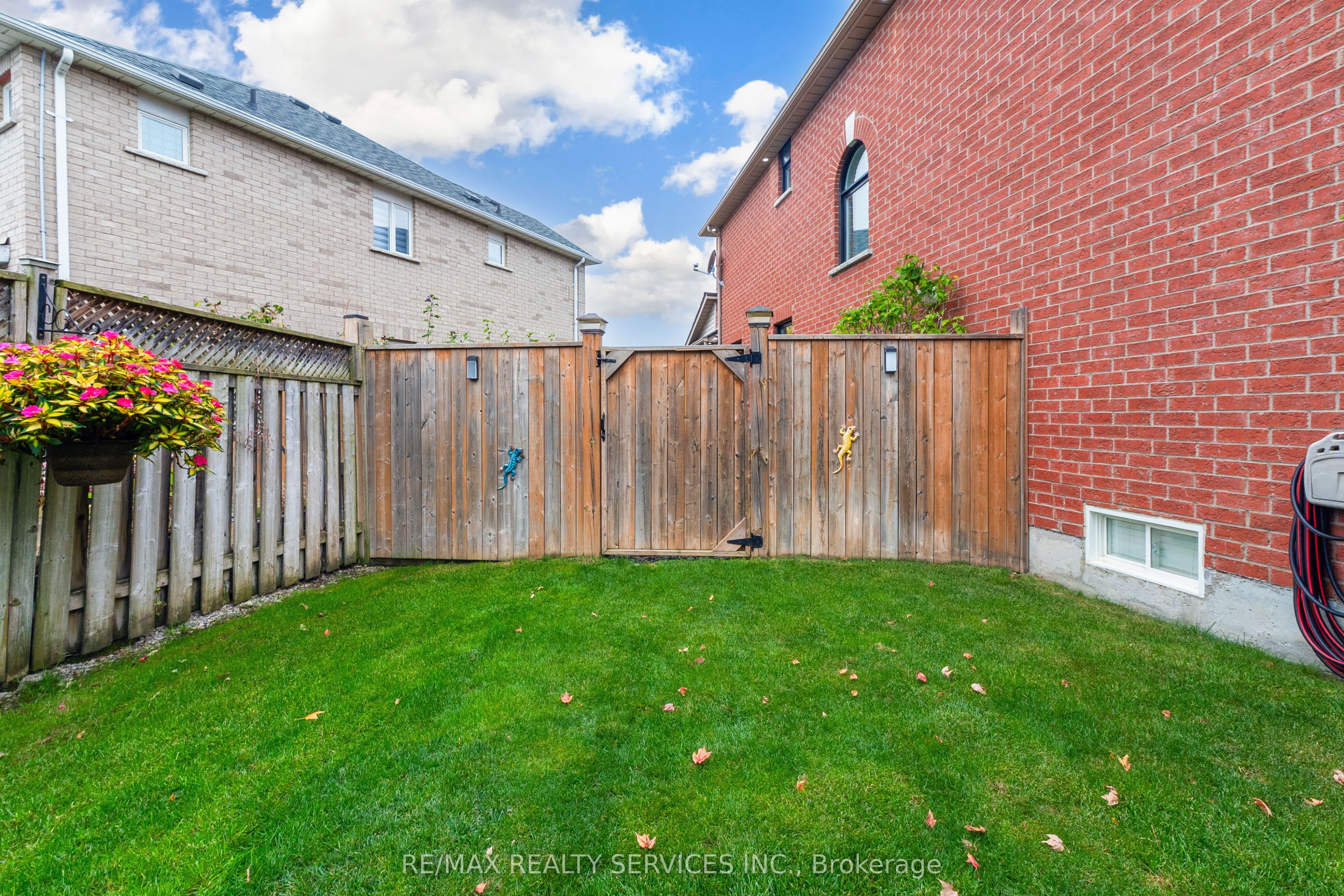 14 Redfinch Way Property Photo 43