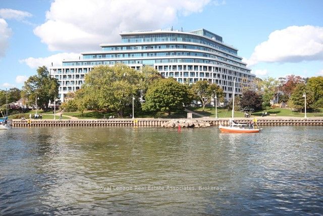 11 Bronte Road 426 Property Photo 1