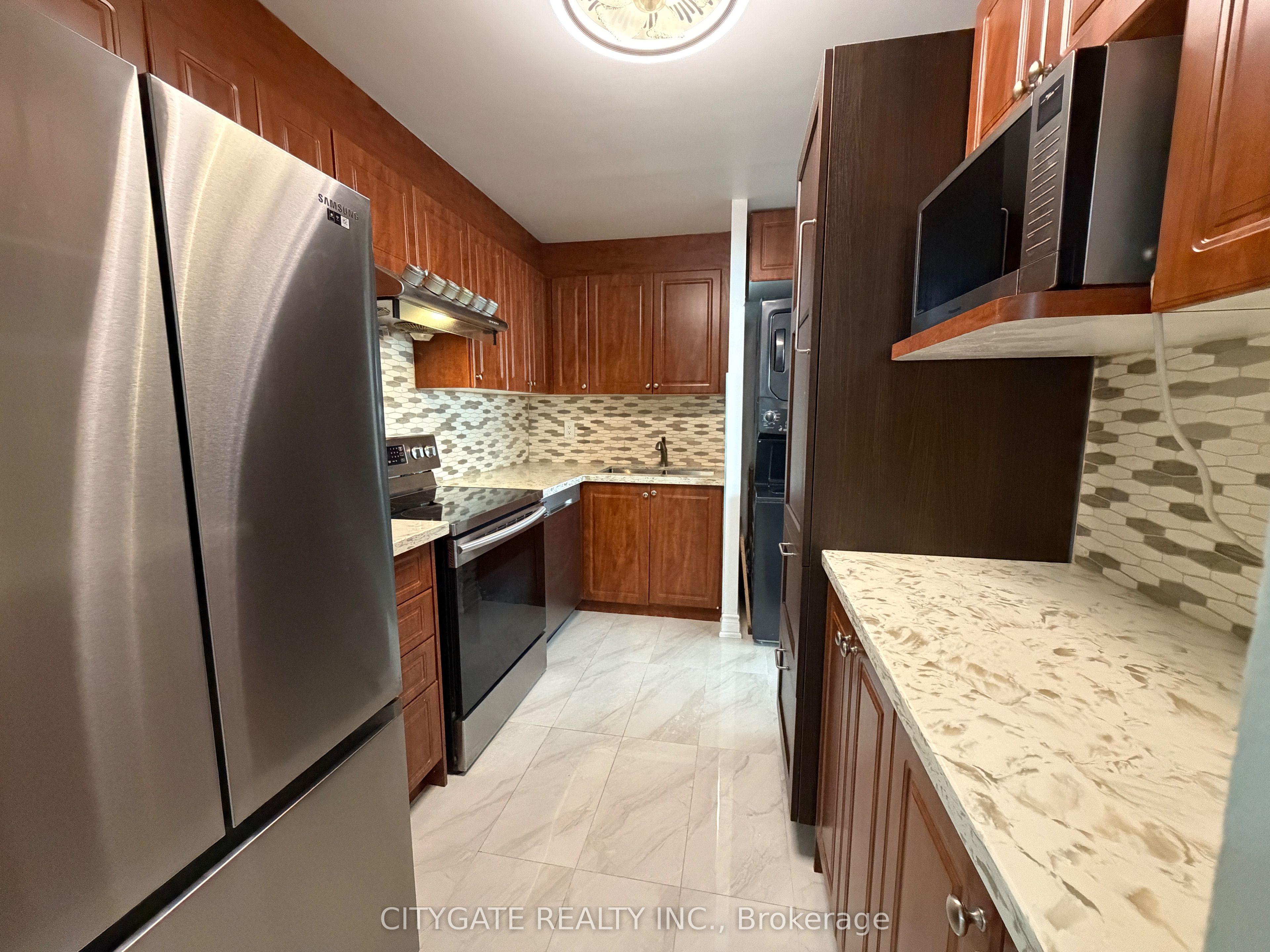 3700 Kaneff Crescent 1412 Property Photo 8