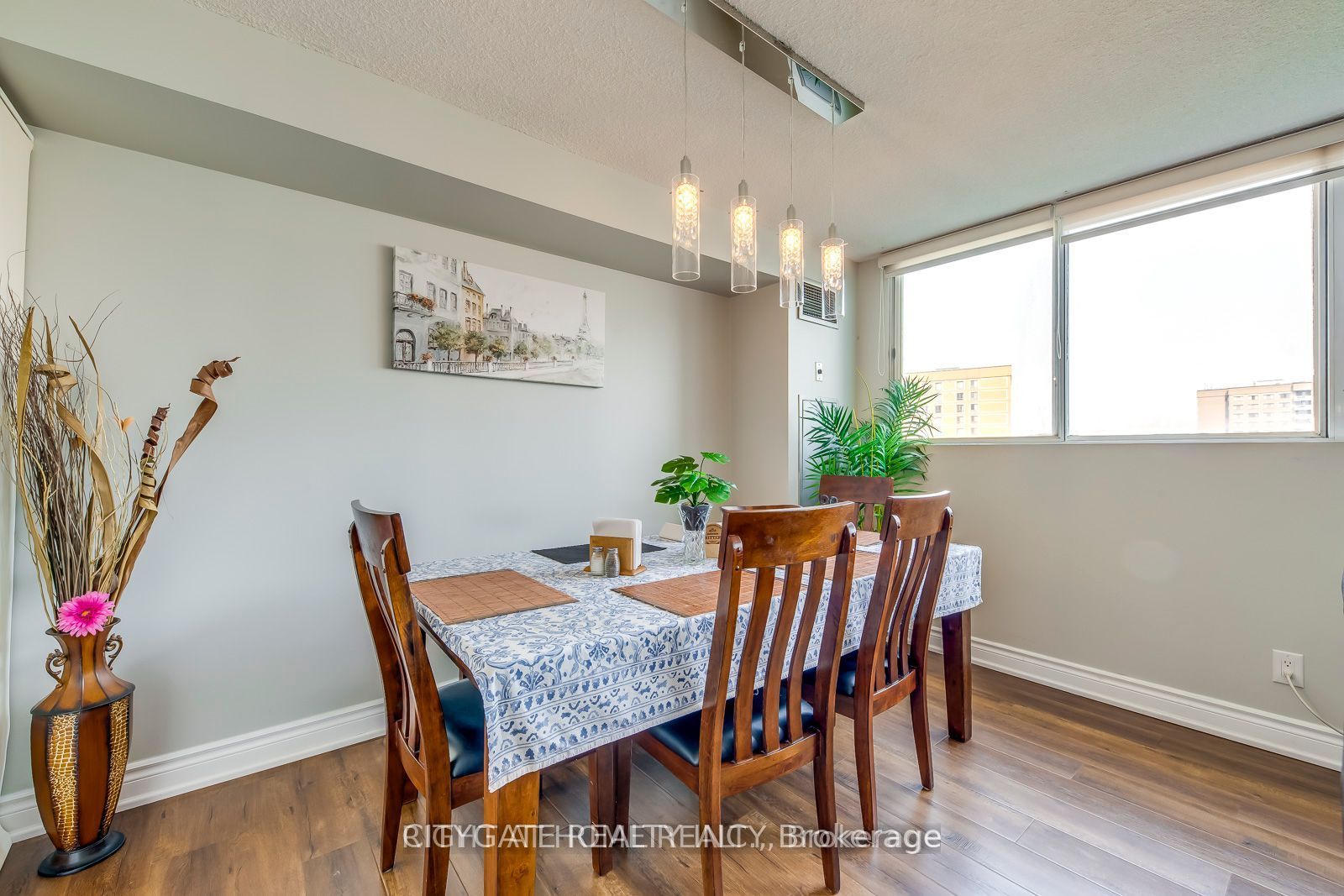 3700 Kaneff Crescent 1412 Property Photo 12