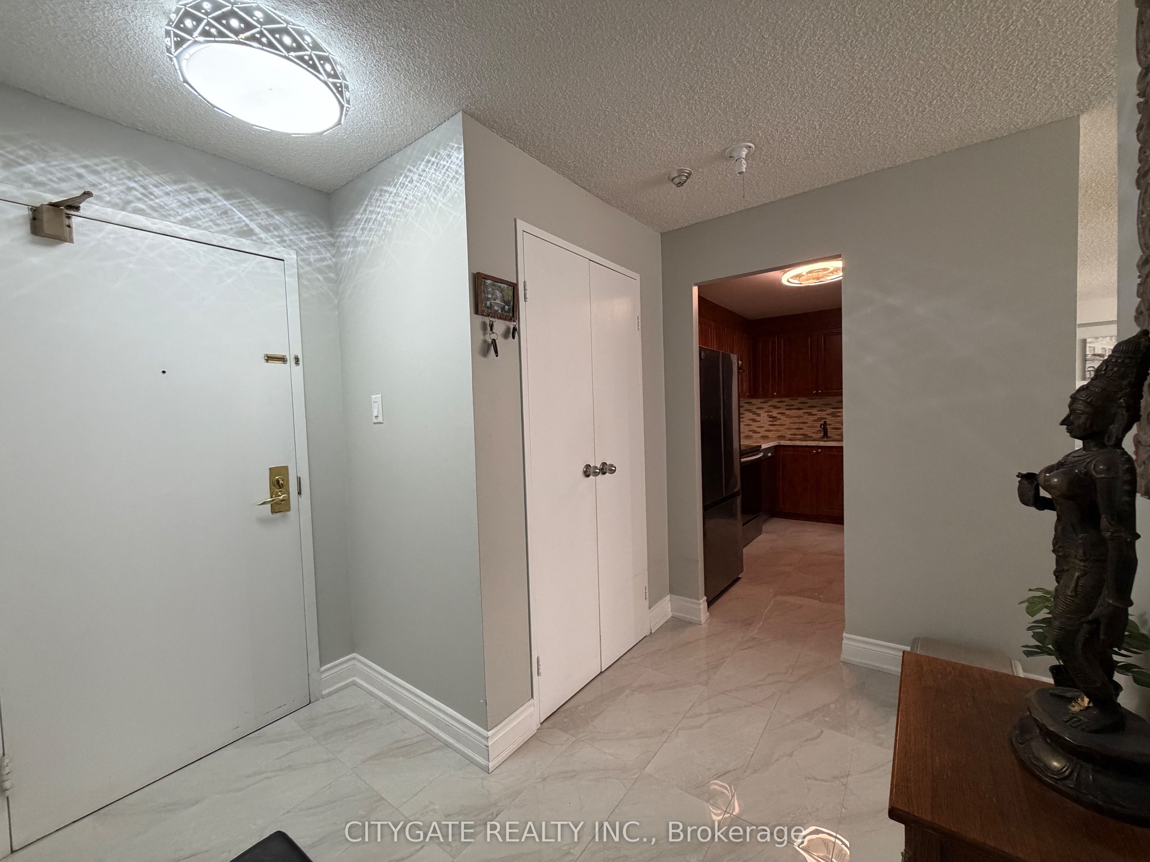 3700 Kaneff Crescent 1412 Property Photo 15