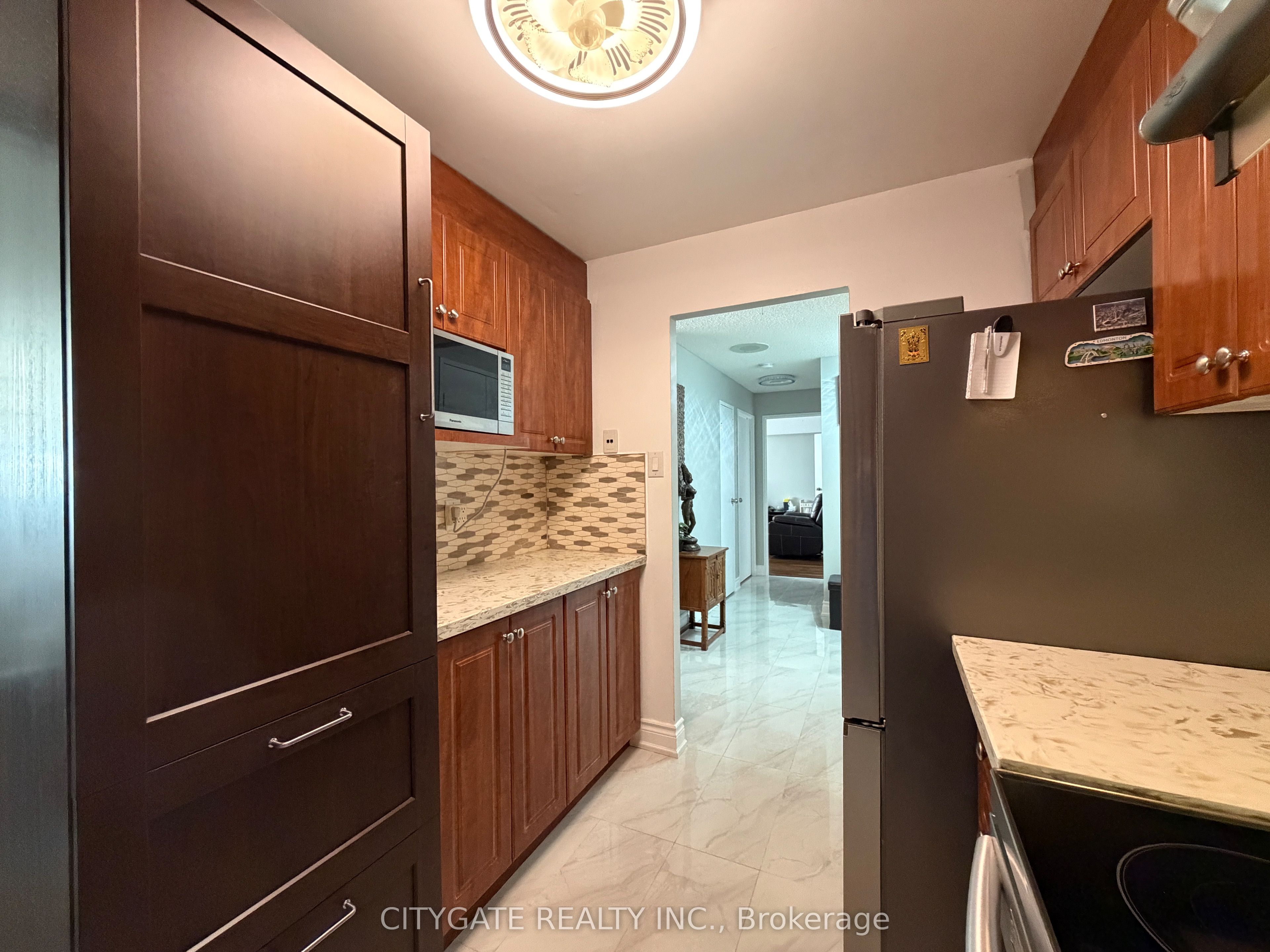 3700 Kaneff Crescent 1412 Property Photo 17