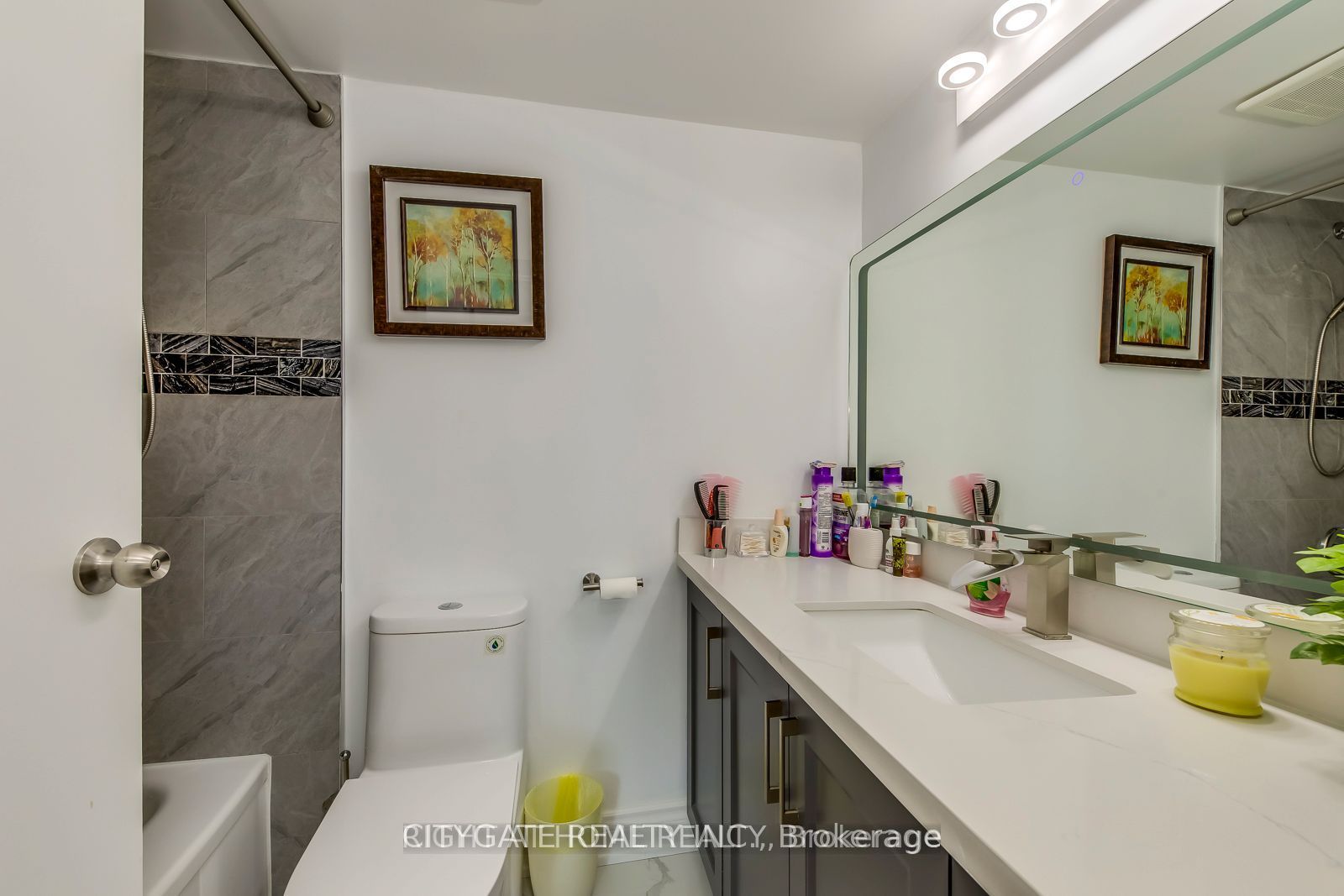 3700 Kaneff Crescent 1412 Property Photo 18