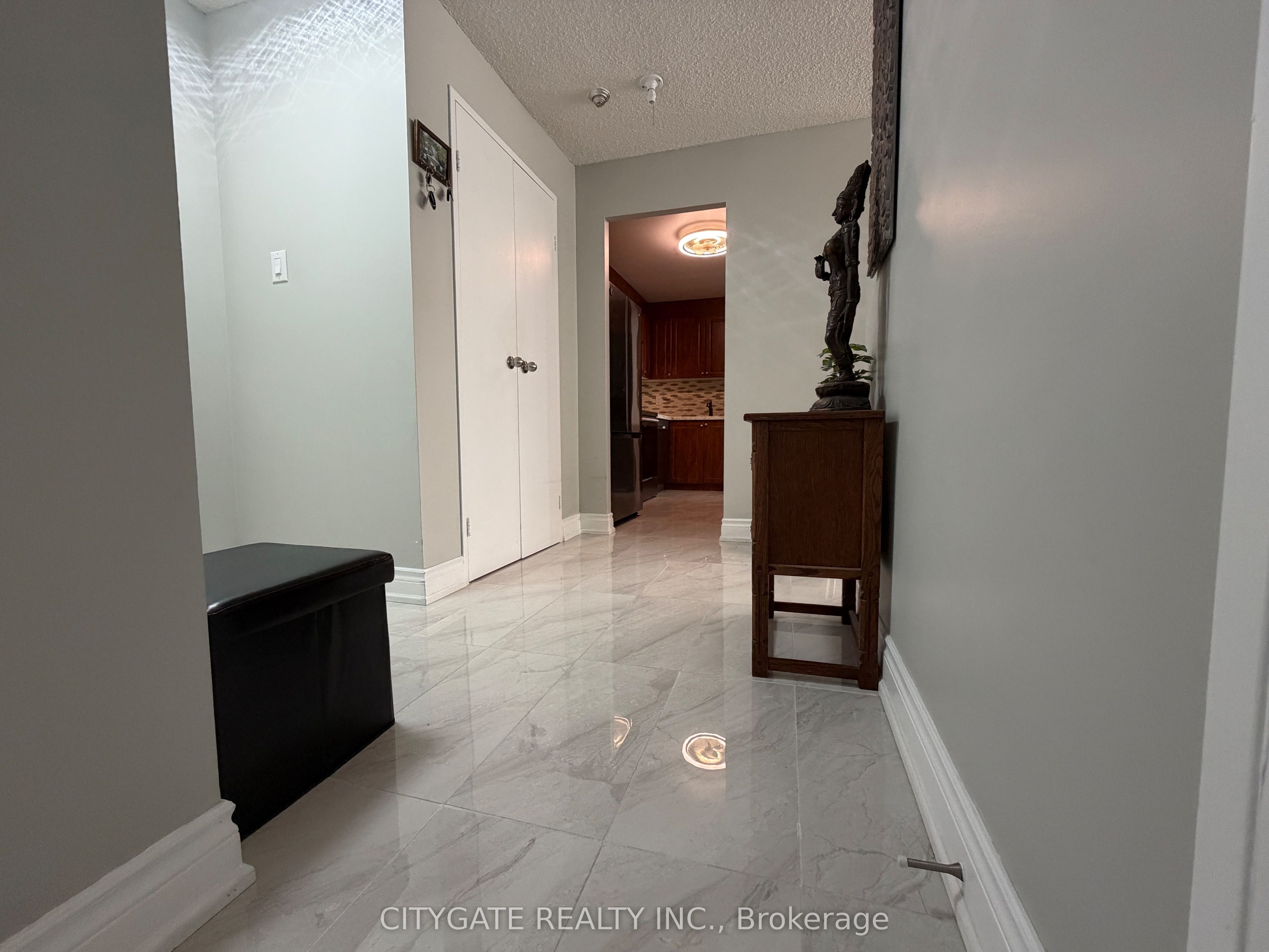 3700 Kaneff Crescent 1412 Property Photo 19