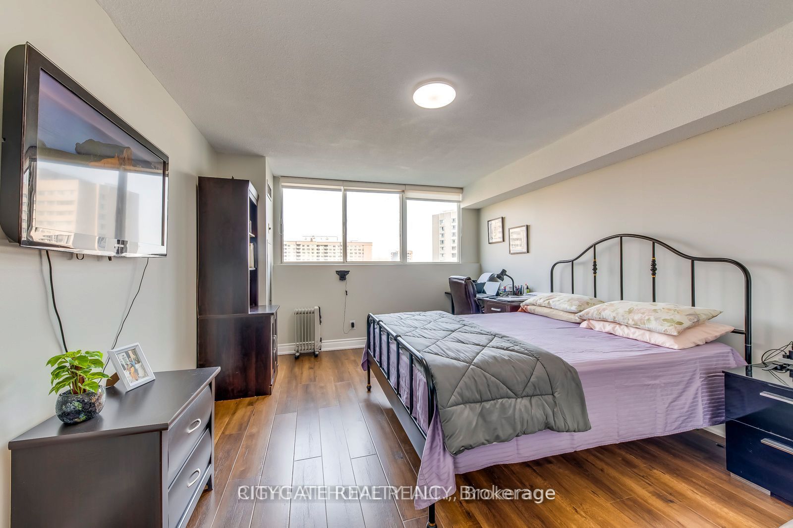 3700 Kaneff Crescent 1412 Property Photo 20