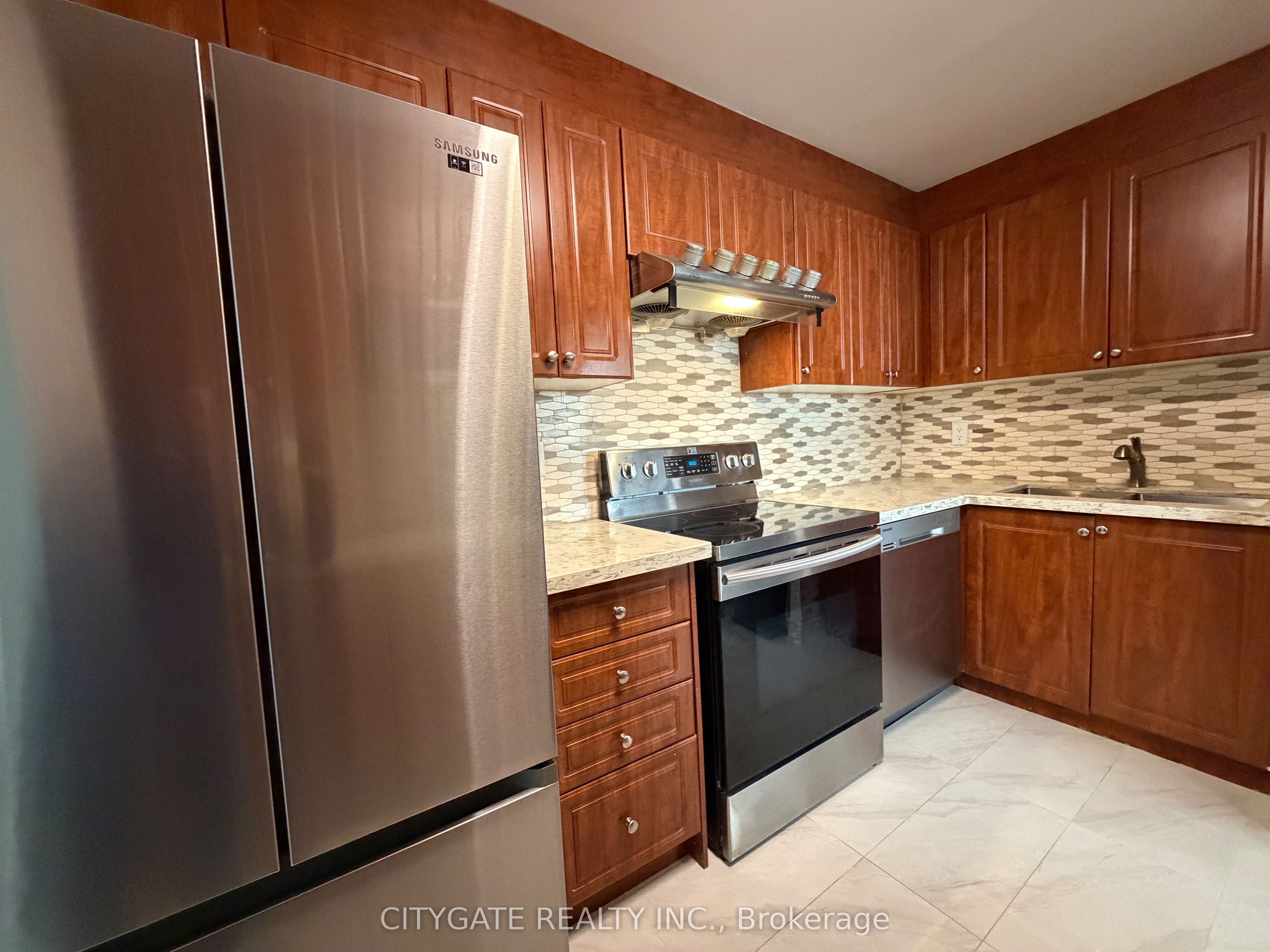 3700 Kaneff Crescent 1412 Property Photo 24