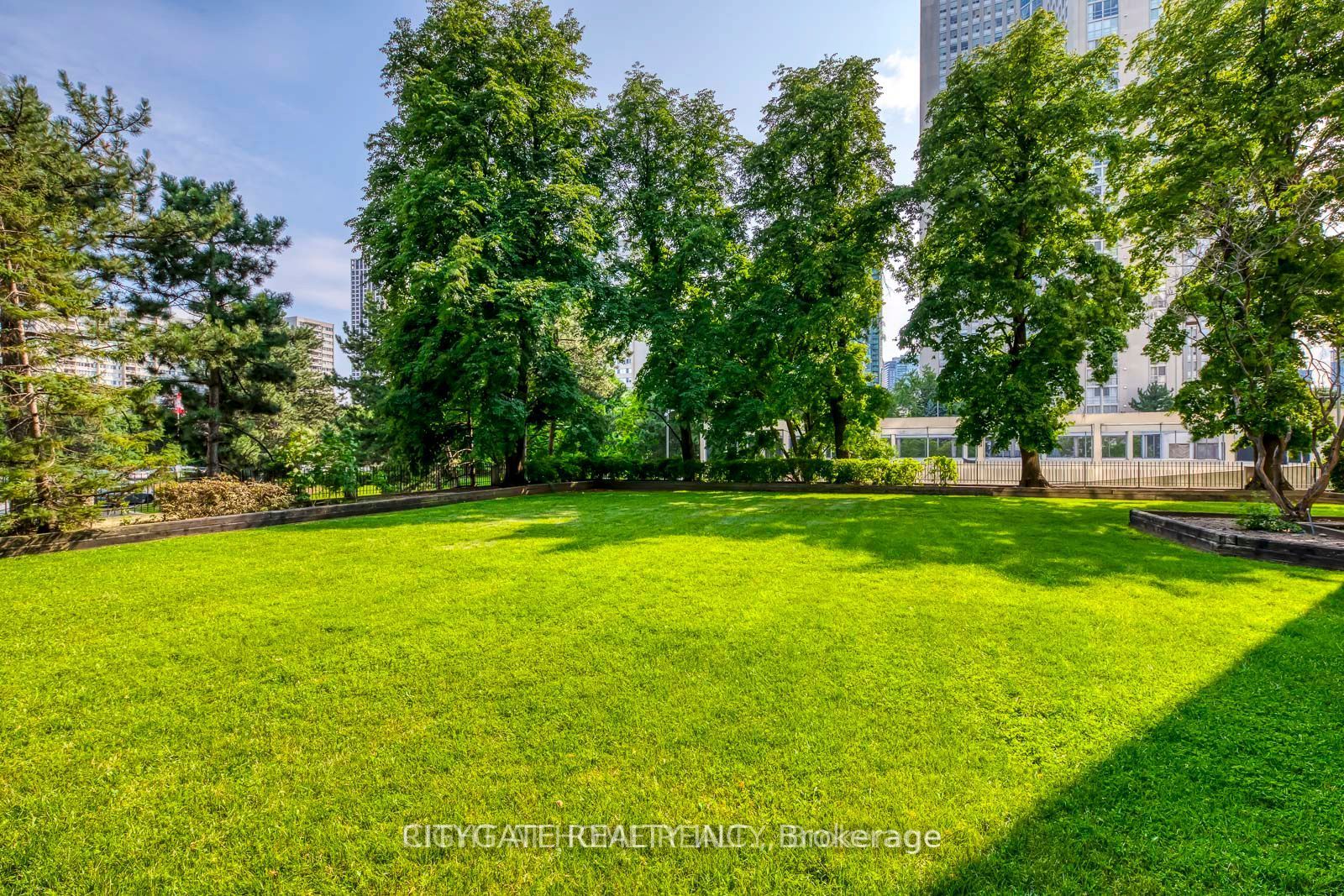 3700 Kaneff Crescent 1412 Property Photo 29