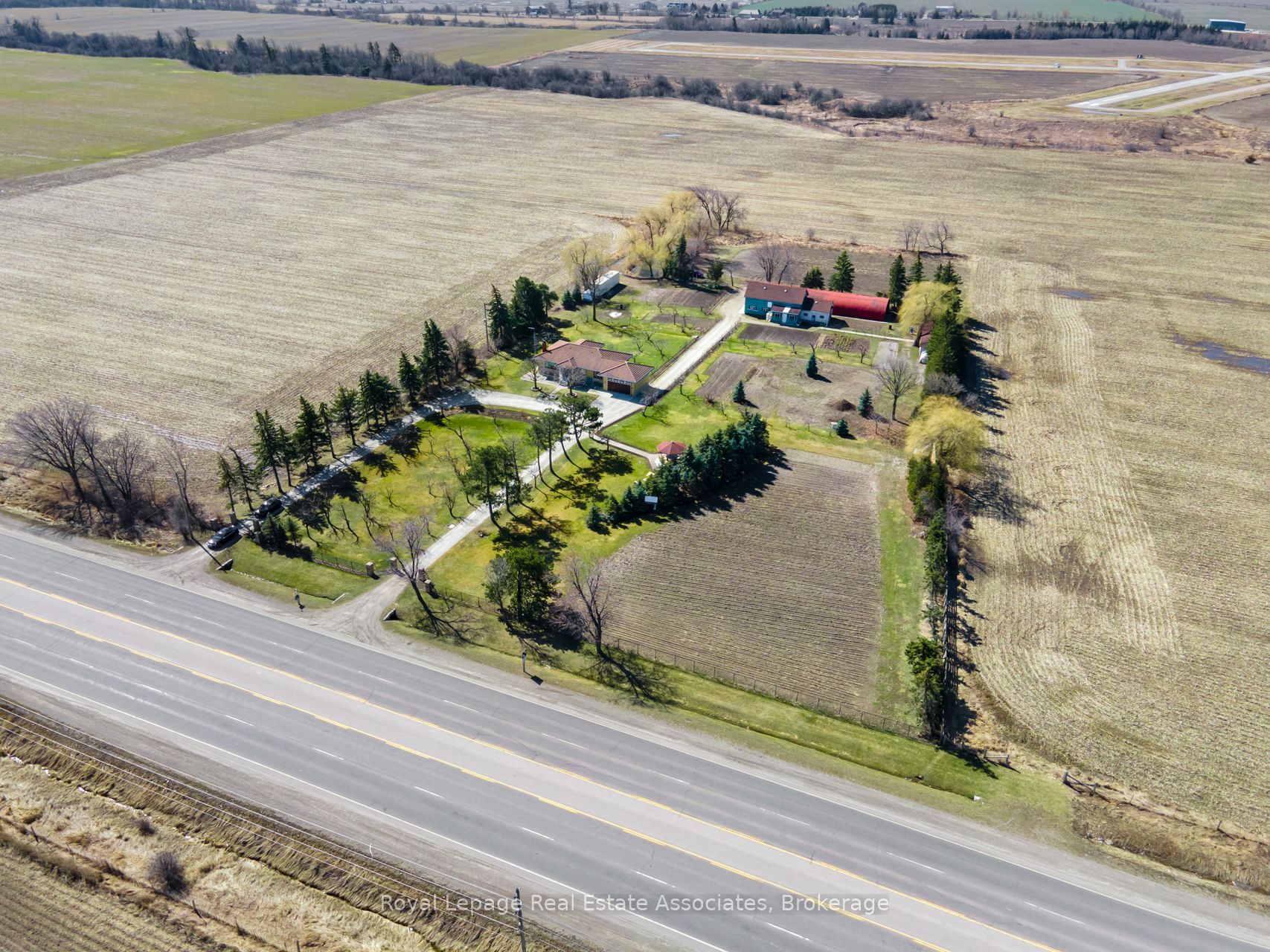 13478 Hurontario St Property Photo 6