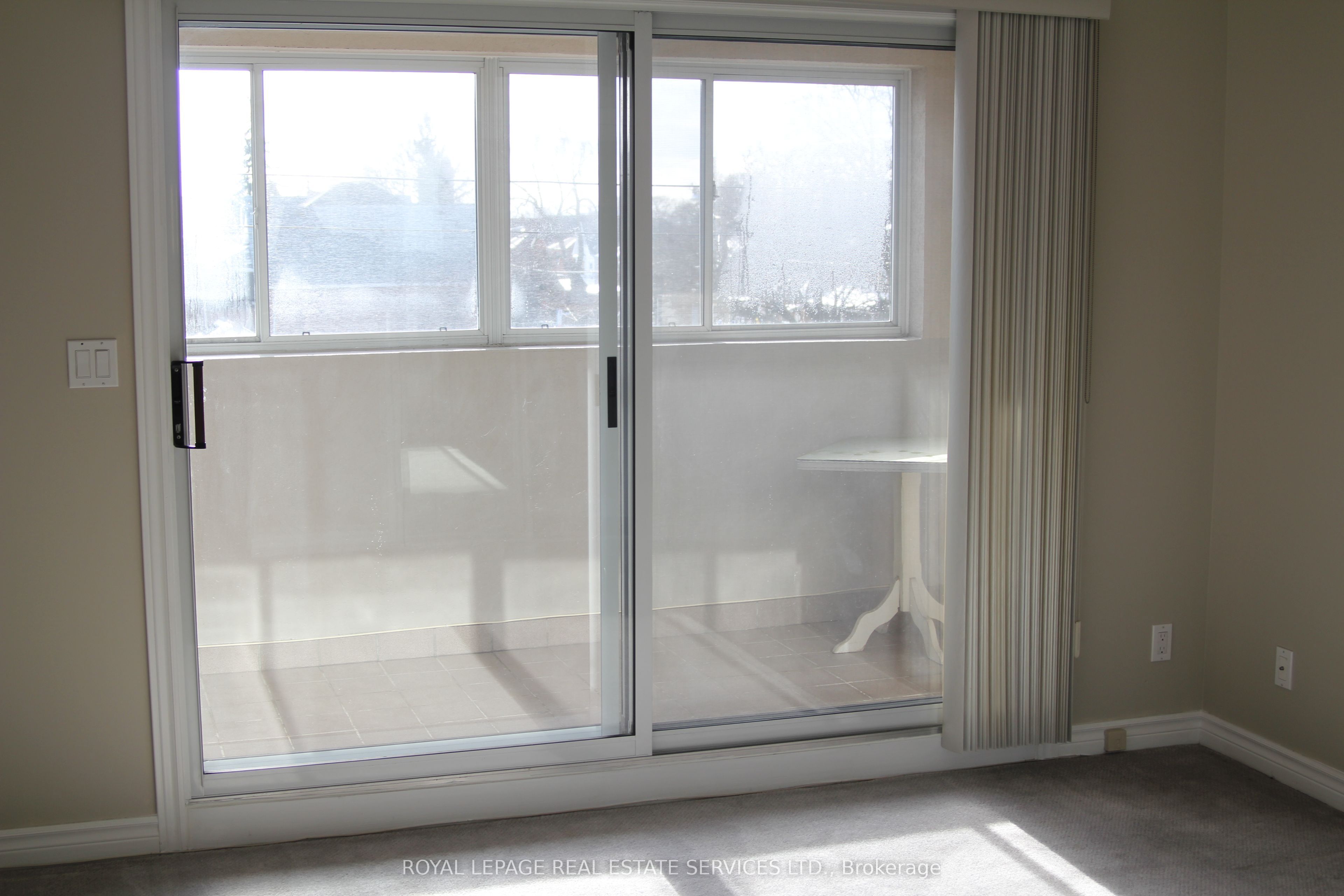 1285a St Clair Avenue W Property Photo 4