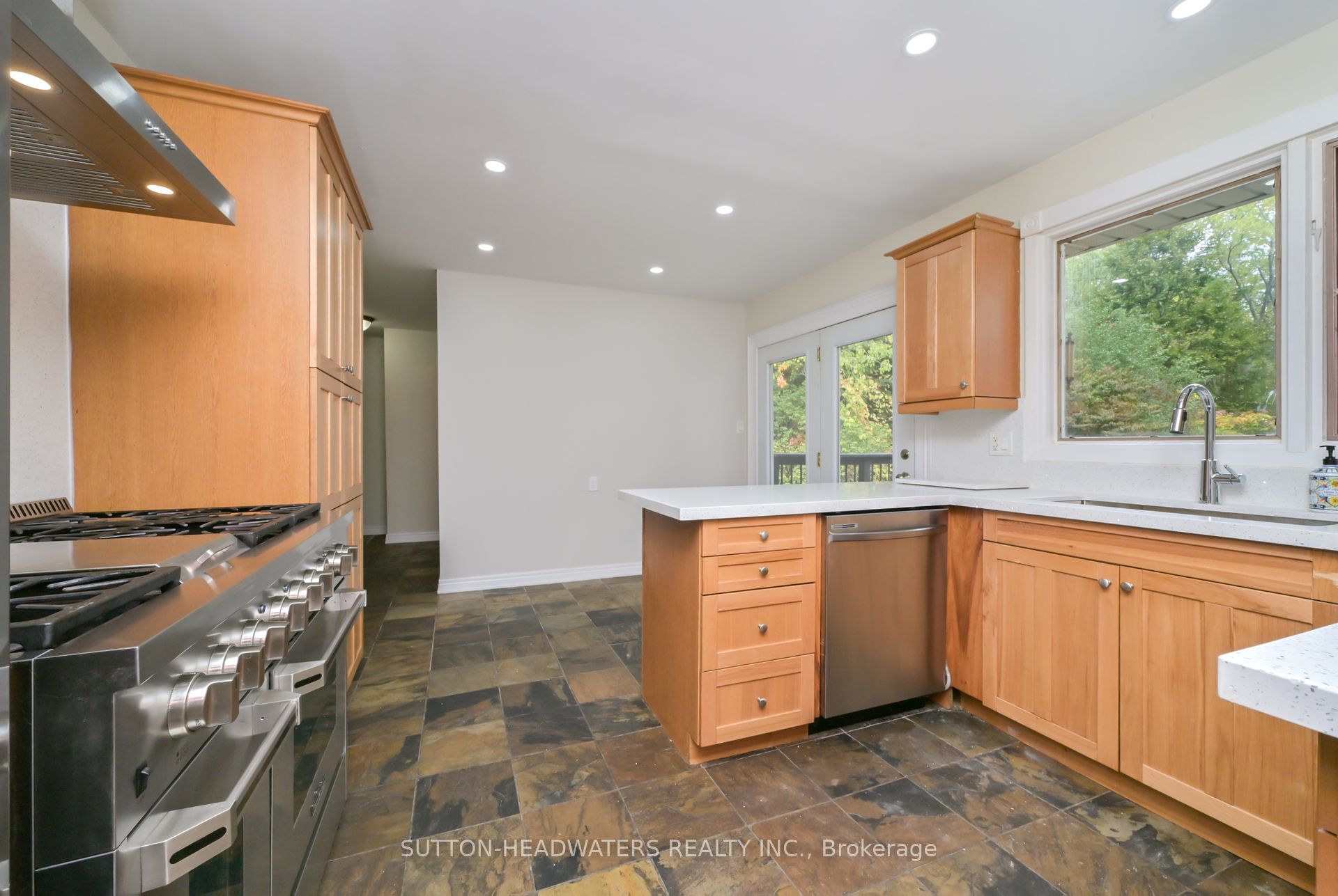 5 Cedar Drive Property Photo 3