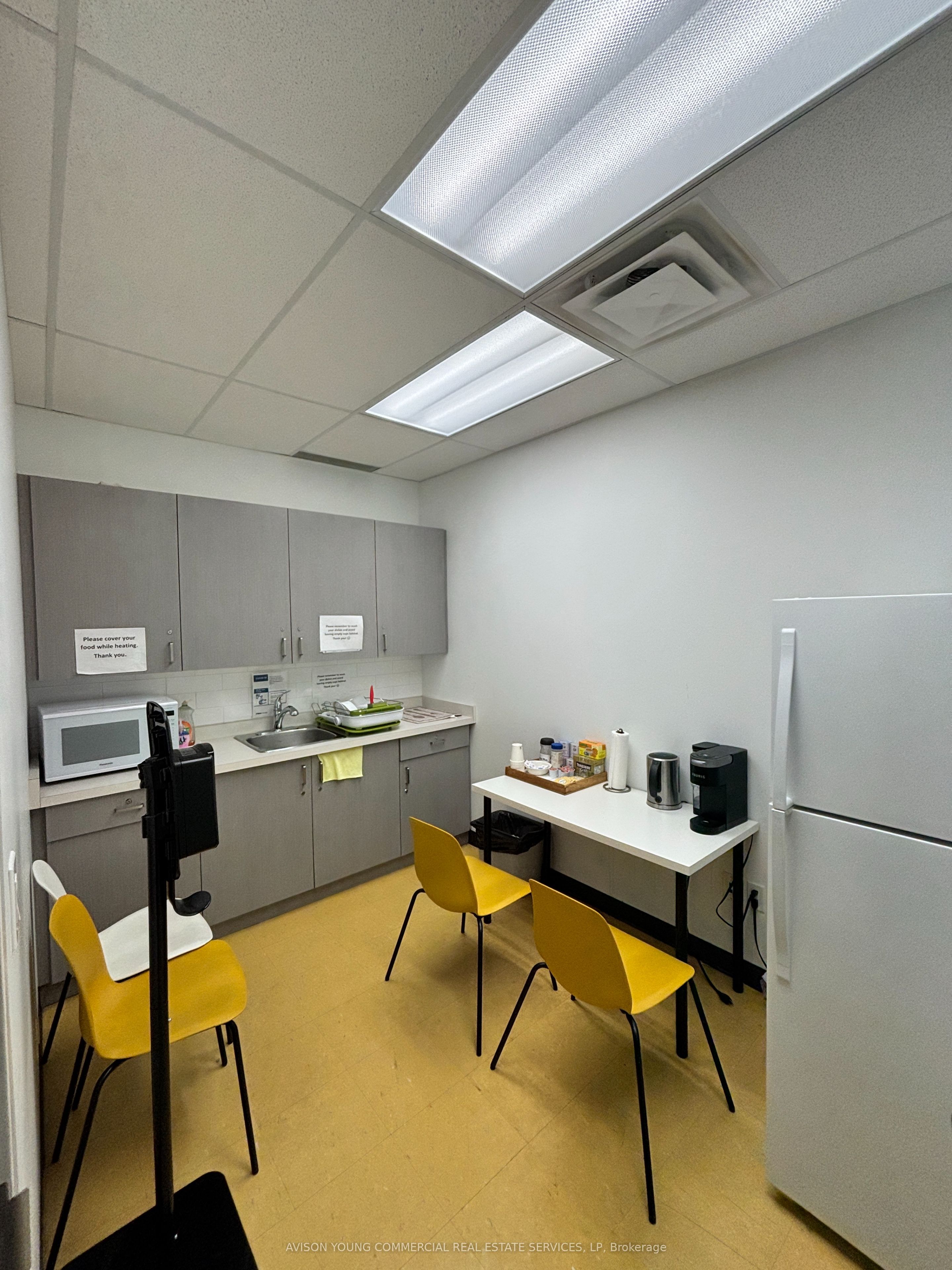 11 Queen Street E 200-300 Property Photo 5