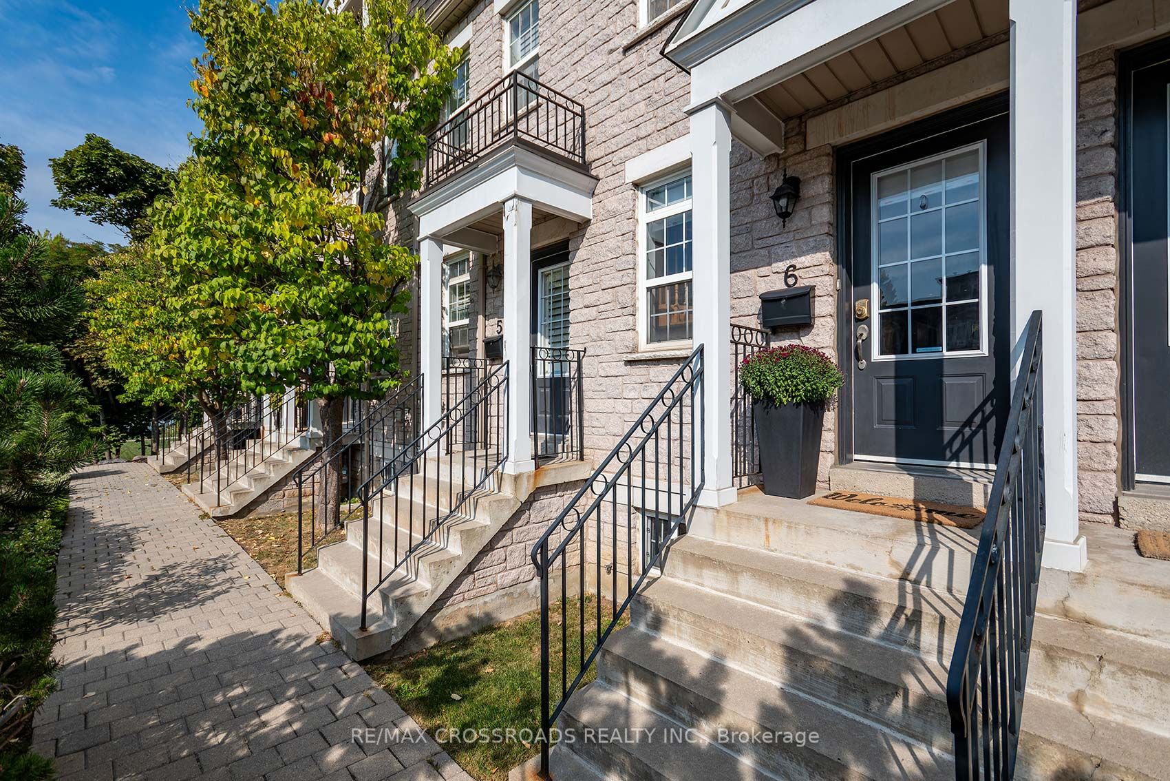 3890 Bloor Street W 6 Property Photo 1