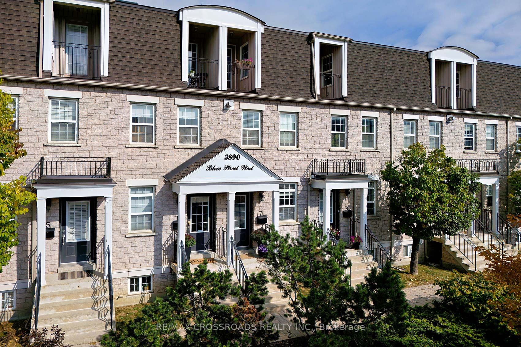 3890 Bloor Street W 6 Property Photo 2