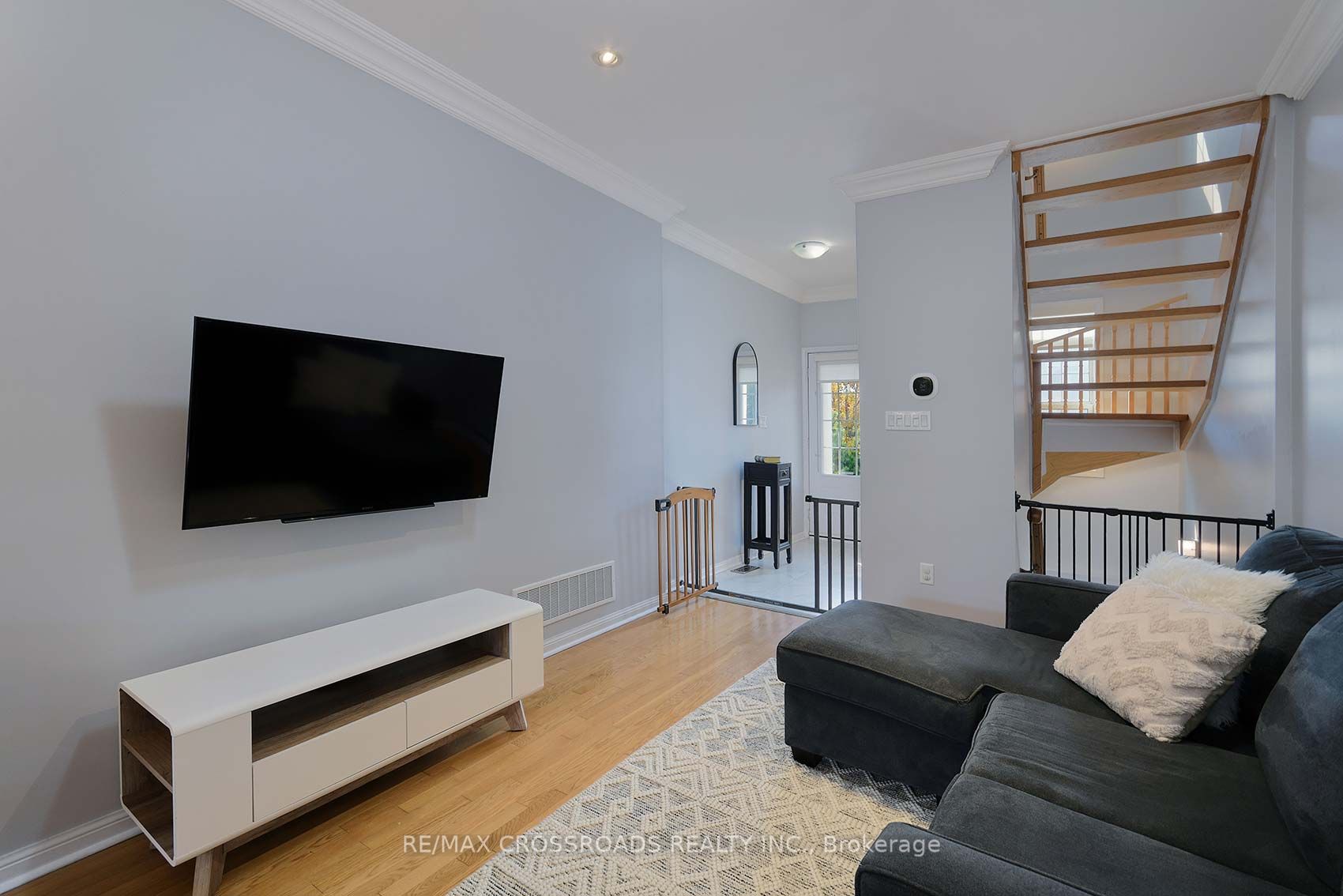 3890 Bloor Street W 6 Property Photo 5