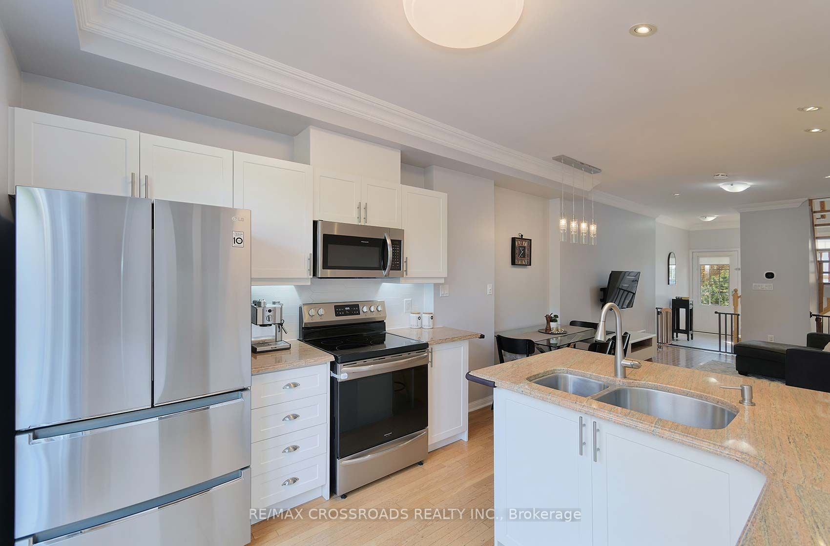 3890 Bloor Street W 6 Property Photo 7