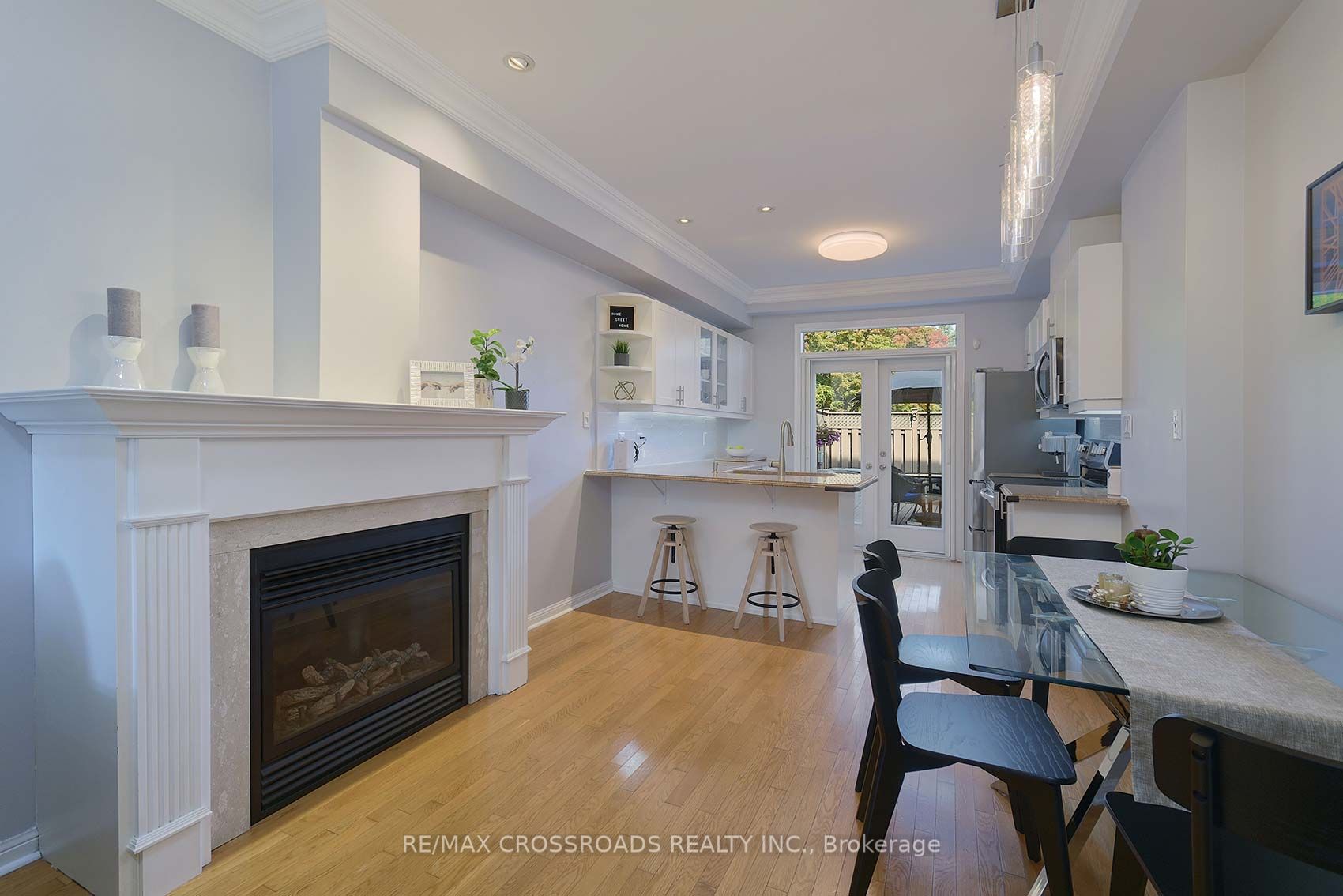 3890 Bloor Street W 6 Property Photo 12