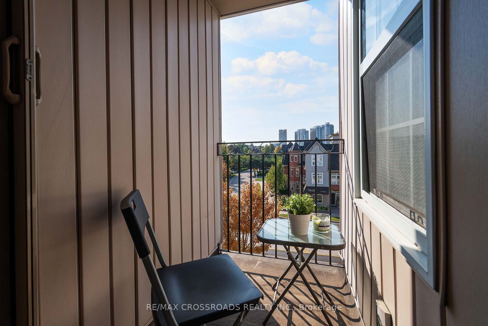 3890 Bloor Street W 6 Property Photo 28